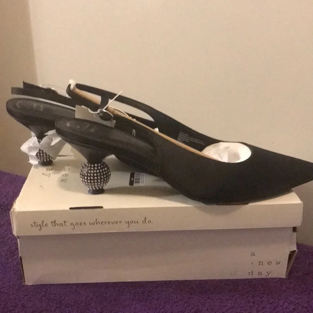 Black Slingback Pointed-Toe Heels with Decorative Ball Heel Size 11
